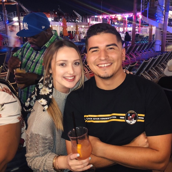 Meet your Posher, Jonathan - Picture 3 of 5